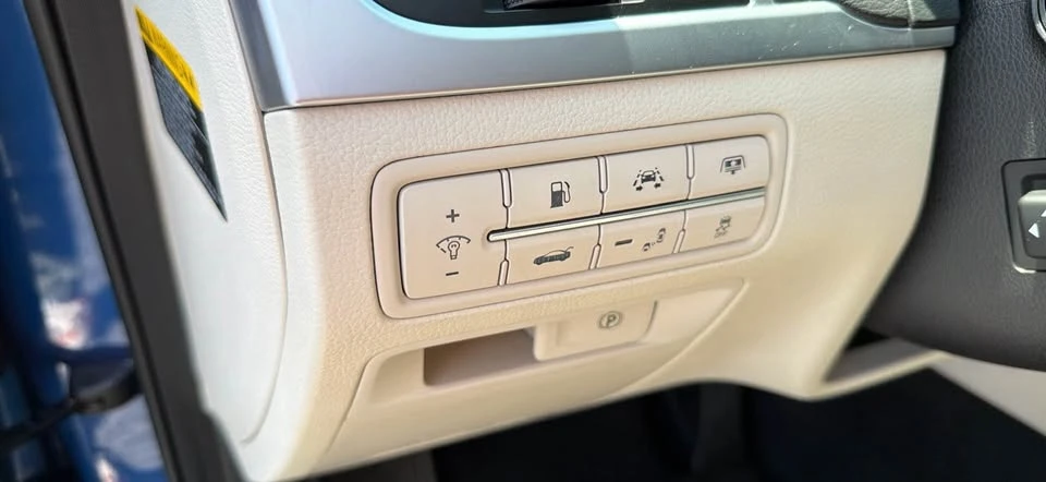 2013 Hyundai Genesis - Image 4 of 9