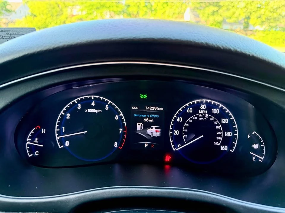 2013 Hyundai Genesis - Image 16 of 19