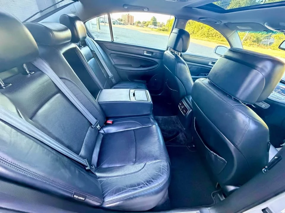2013 Hyundai Genesis - Image 13 of 19