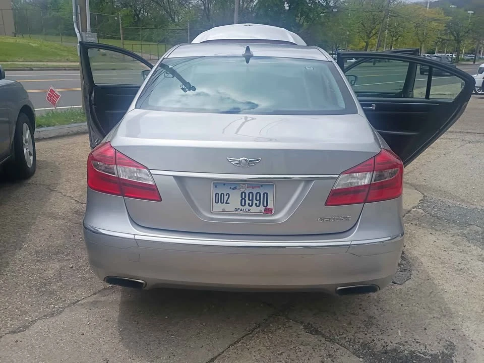 2013 Hyundai Genesis - Image 8 of 9