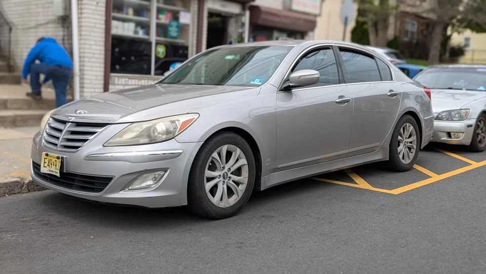 2013 Hyundai Genesis - Image 2 of 5
