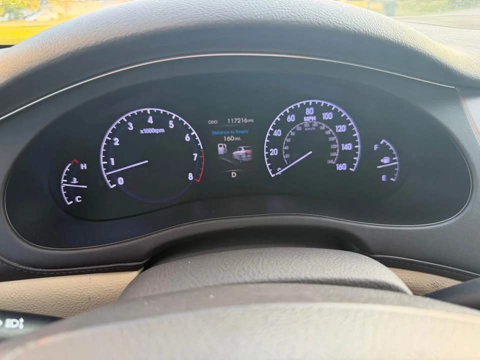 2013 Hyundai Genesis - Image 7 of 10