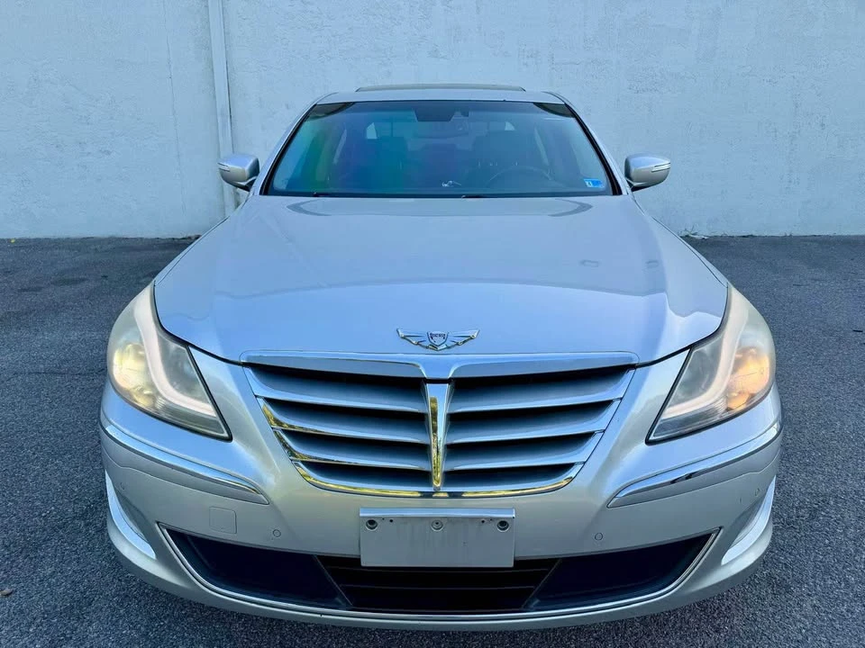2013 Hyundai Genesis - Image 2 of 19