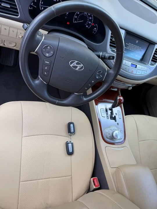 2013 Hyundai Genesis - Image 9 of 10