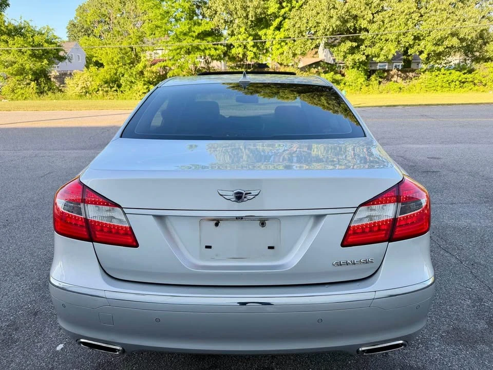2013 Hyundai Genesis - Image 6 of 19