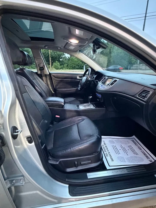 2013 Hyundai Genesis - Image 12 of 15