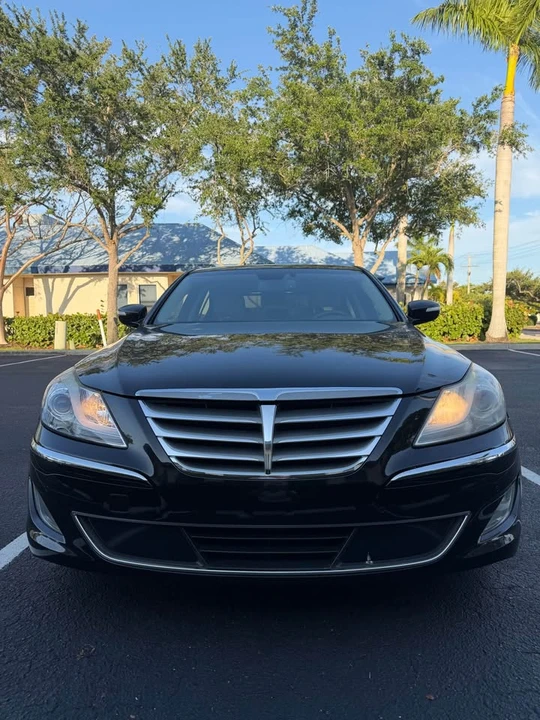2013 Hyundai Genesis - Image 2 of 10