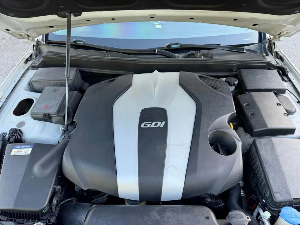 2013 Hyundai Genesis - Image 18 of 19