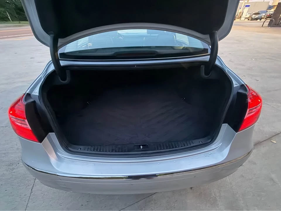 2013 Hyundai Genesis - Image 14 of 15