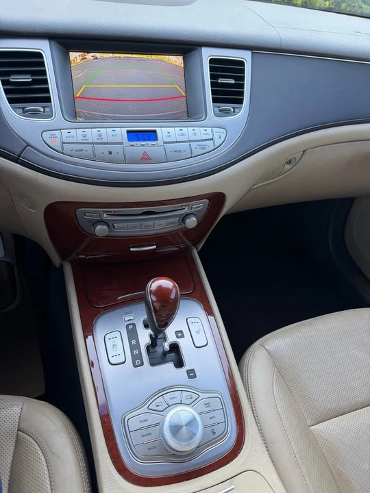 2013 Hyundai Genesis - Image 8 of 10