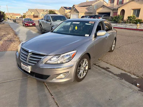 2013 Hyundai Genesis 3.8 Sedan