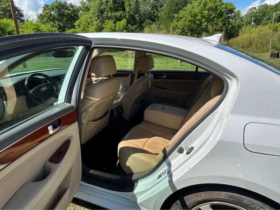 2013 Hyundai Genesis - Image 3 of 10
