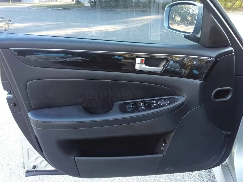 2013 Hyundai Genesis - Image 10 of 20
