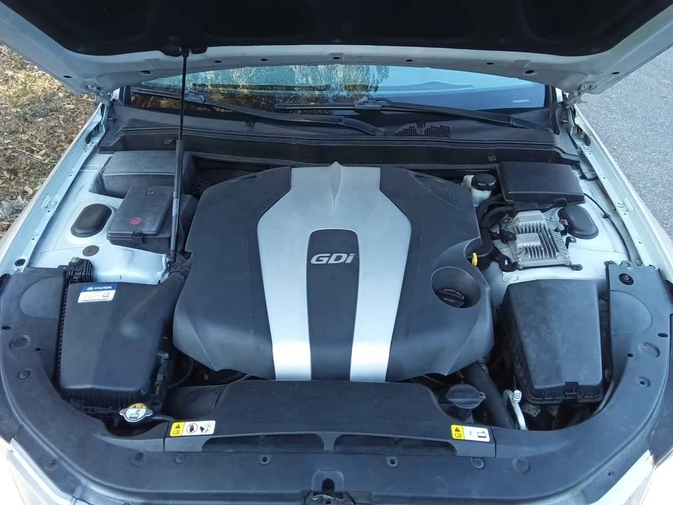 2013 Hyundai Genesis - Image 14 of 20