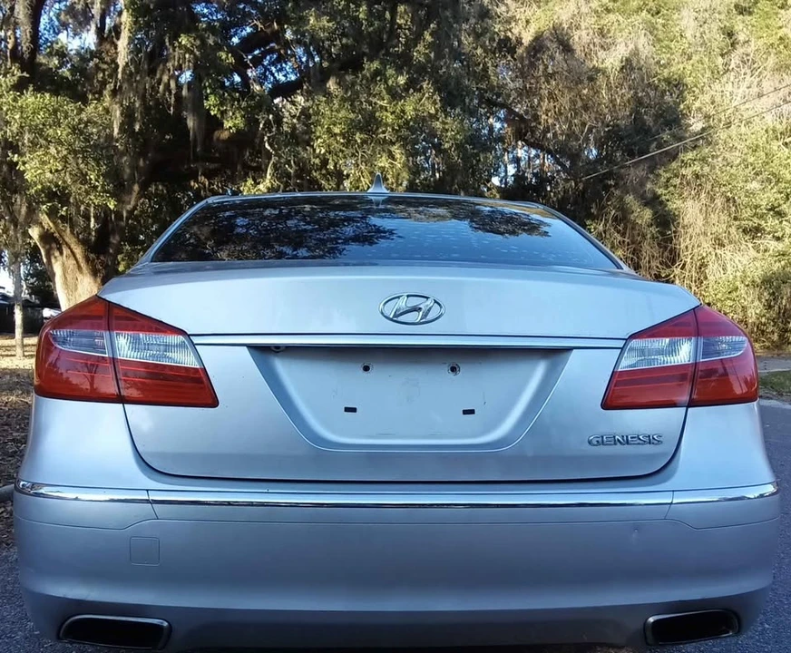 2013 Hyundai Genesis - Image 11 of 20