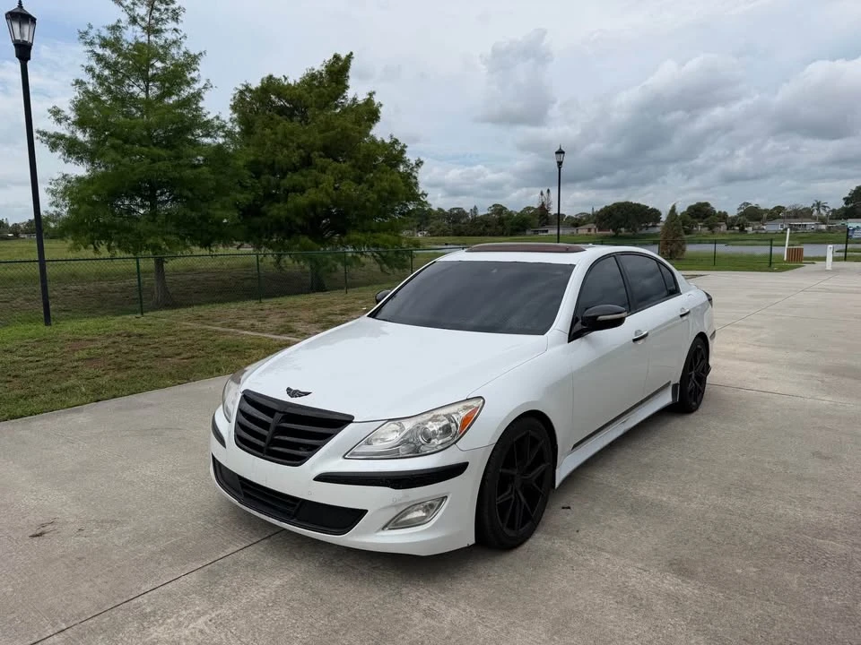 2013 Hyundai Genesis - Image 2 of 12