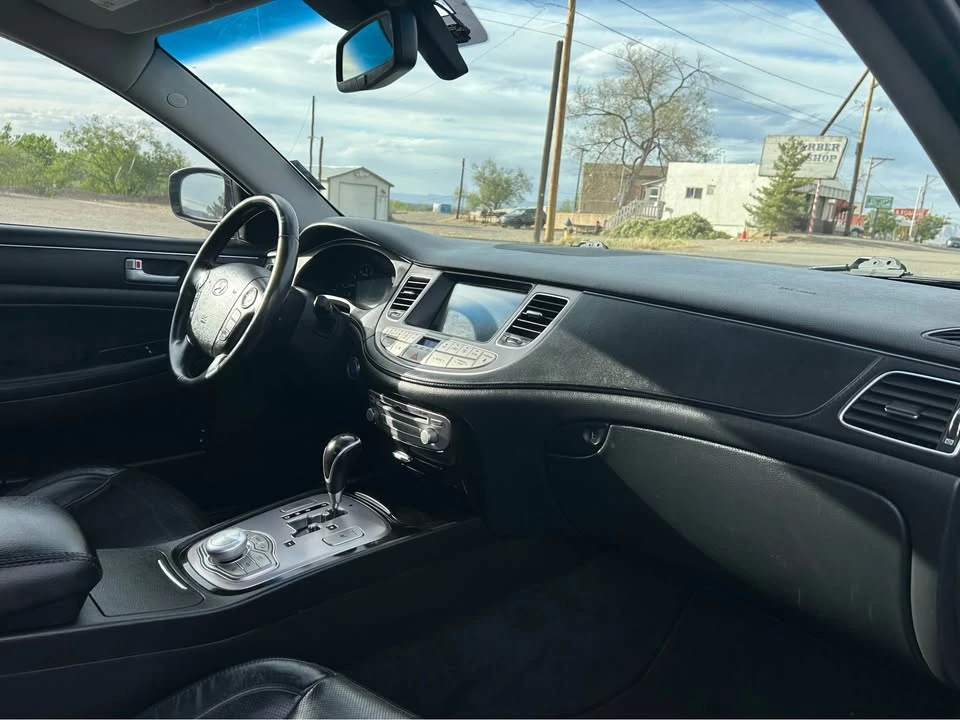 2013 Hyundai Genesis - Image 7 of 10