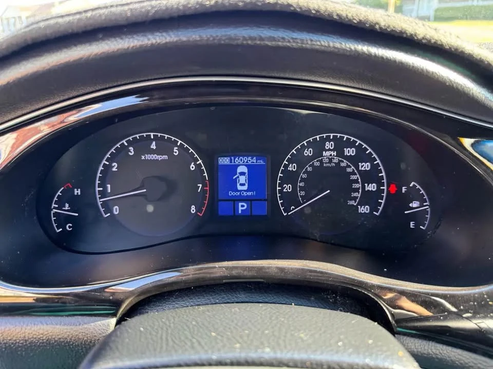 2013 Hyundai Genesis - Image 15 of 20