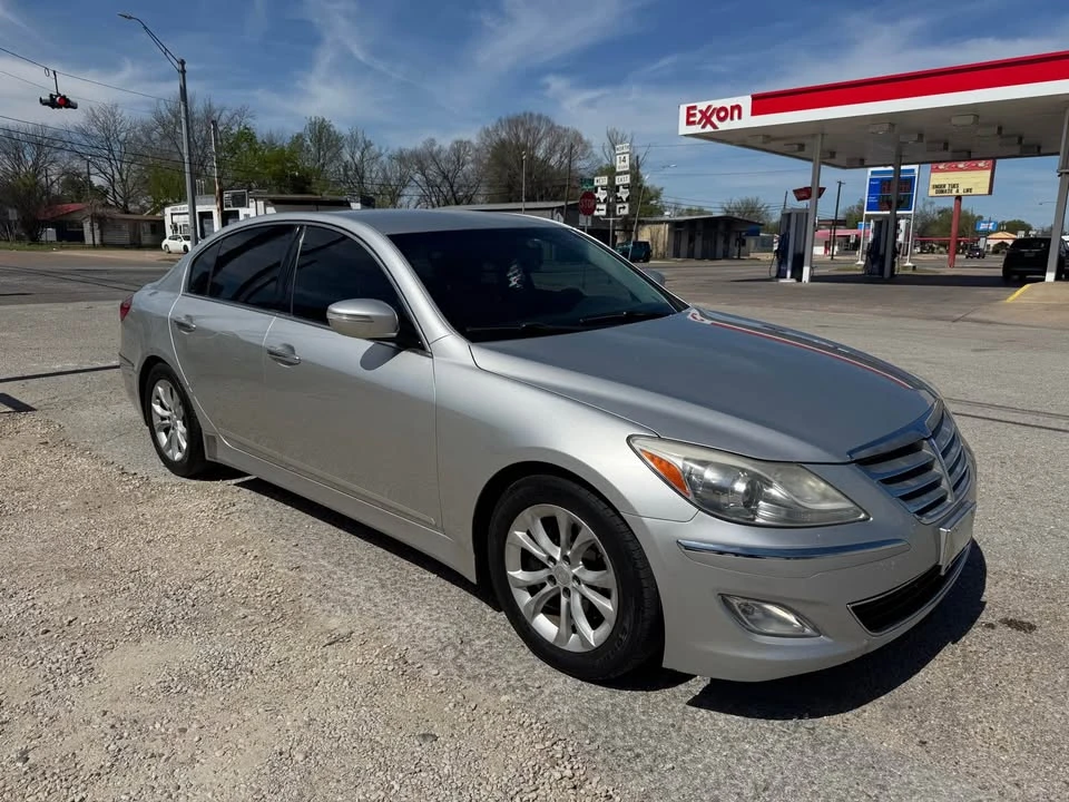 2013 Hyundai Genesis - Image 5 of 17
