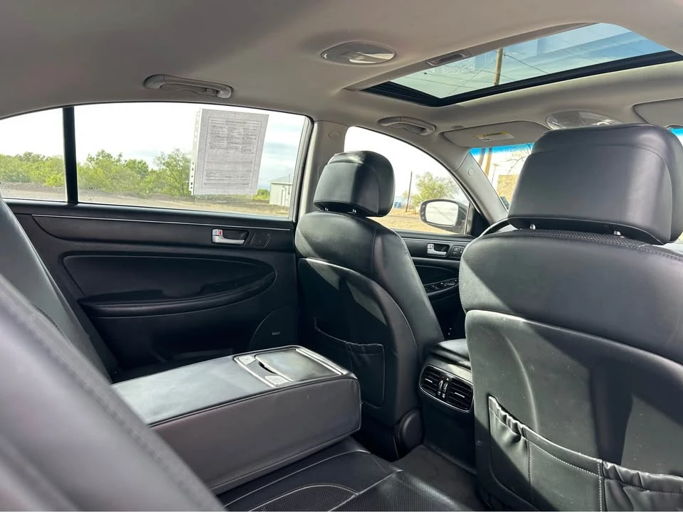 2013 Hyundai Genesis - Image 6 of 10