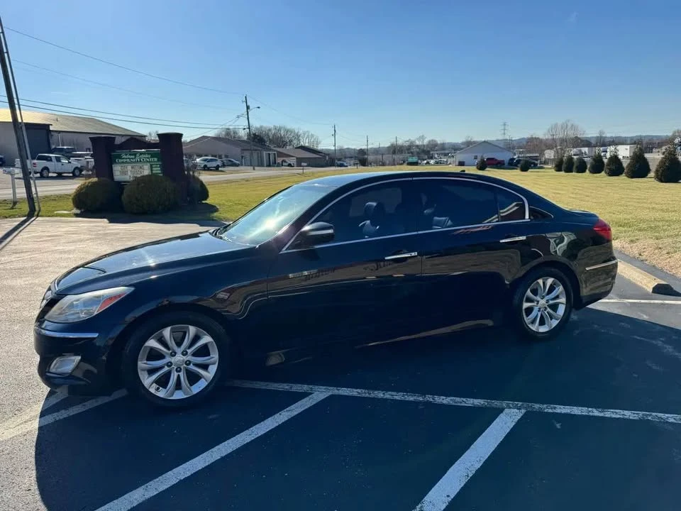 2013 Hyundai Genesis - Image 2 of 20
