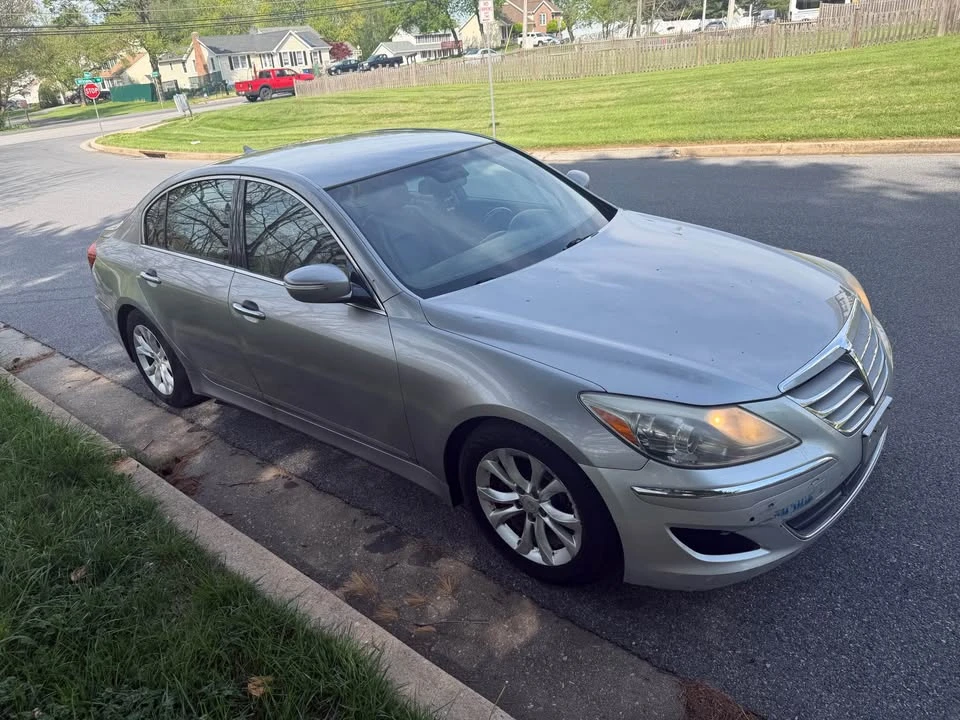 2013 Hyundai Genesis - Image 2 of 11
