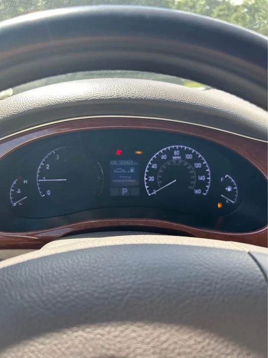 2013 Hyundai Genesis - Image 7 of 10
