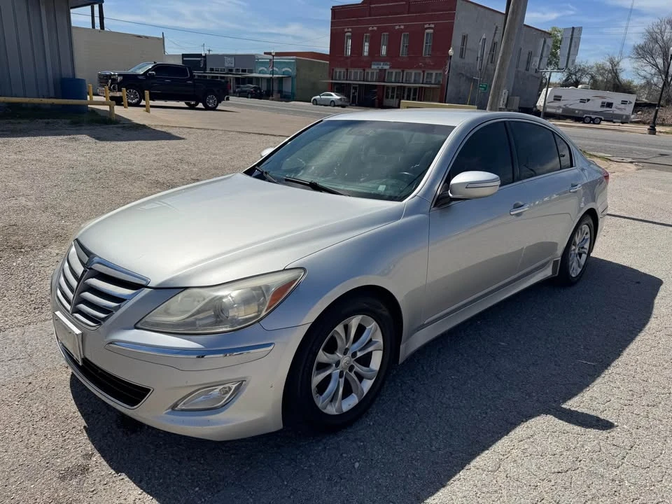 2013 Hyundai Genesis - Image 2 of 17