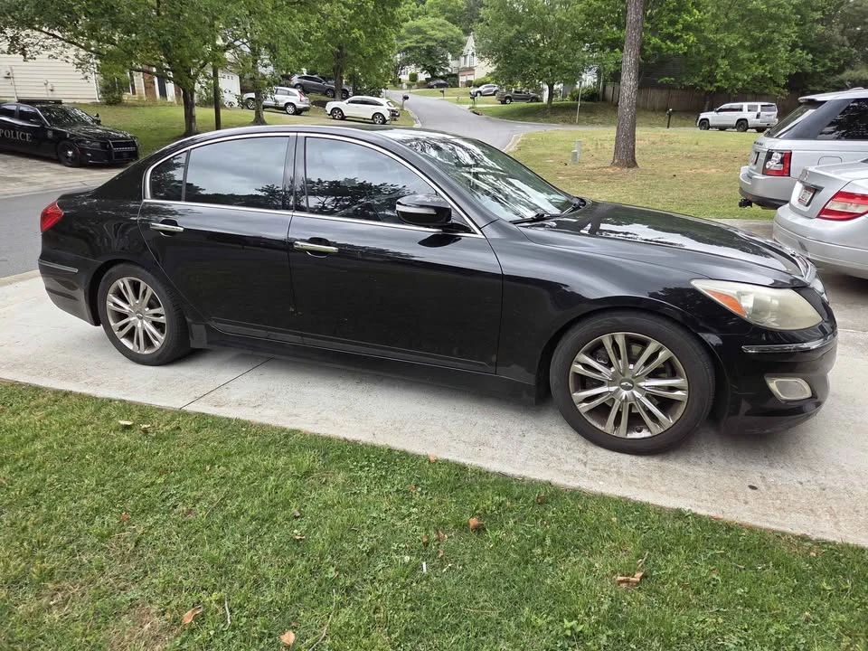 2013 Hyundai Genesis - Image 9 of 11