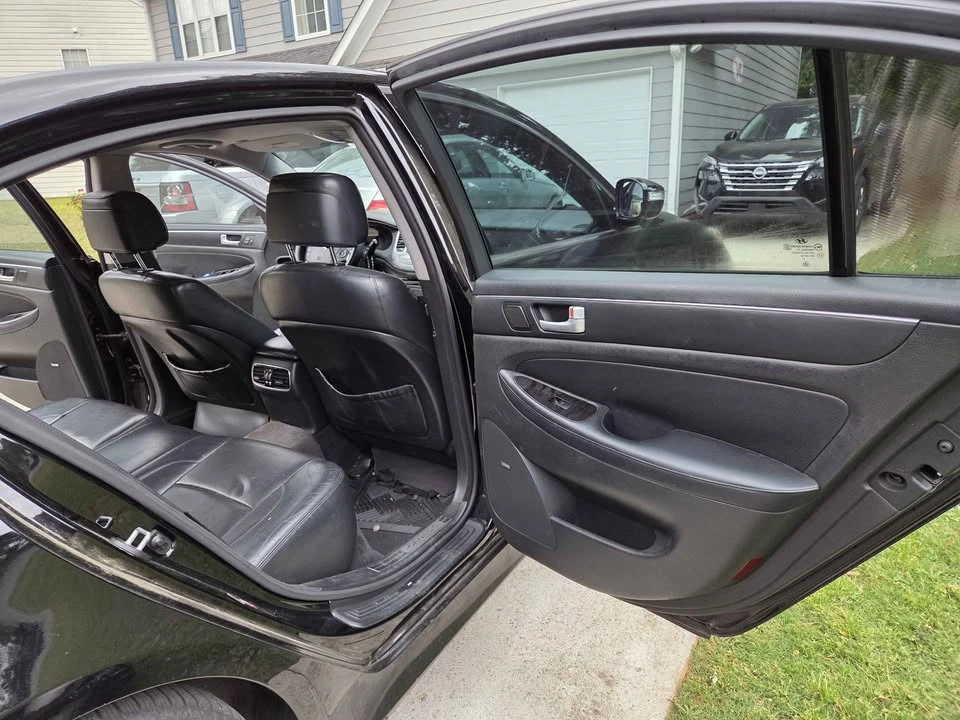 2013 Hyundai Genesis - Image 6 of 11