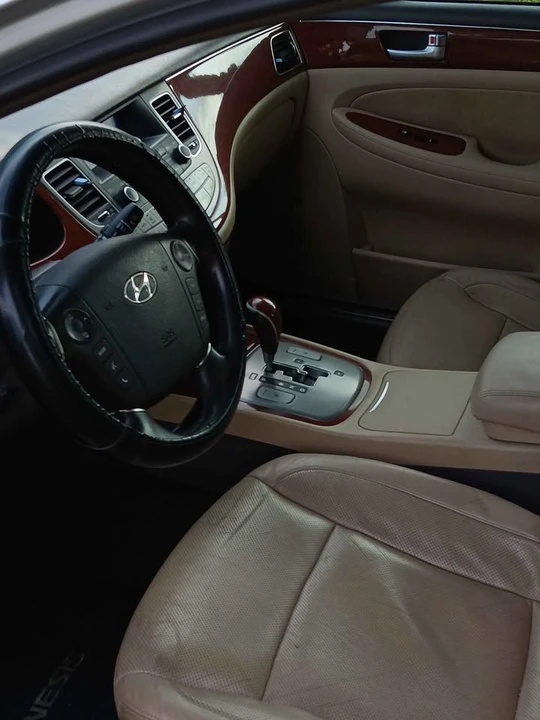 2013 Hyundai Genesis - Image 7 of 10