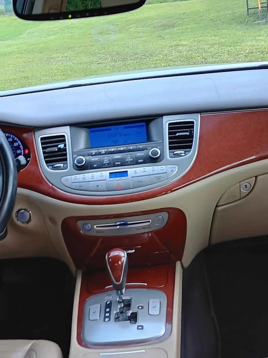 2013 Hyundai Genesis - Image 8 of 10