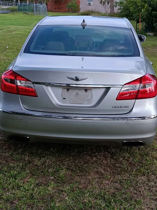 2013 Hyundai Genesis - Image 6 of 10