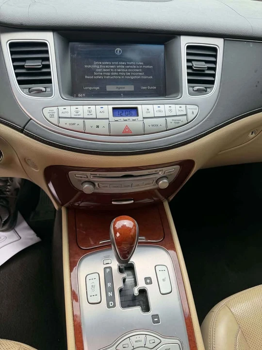 2013 Hyundai Genesis - Image 6 of 13