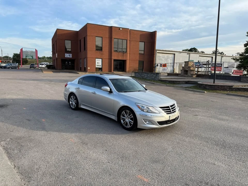 2013 Hyundai Genesis - Image 2 of 10
