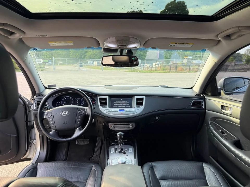 2013 Hyundai Genesis - Image 8 of 10