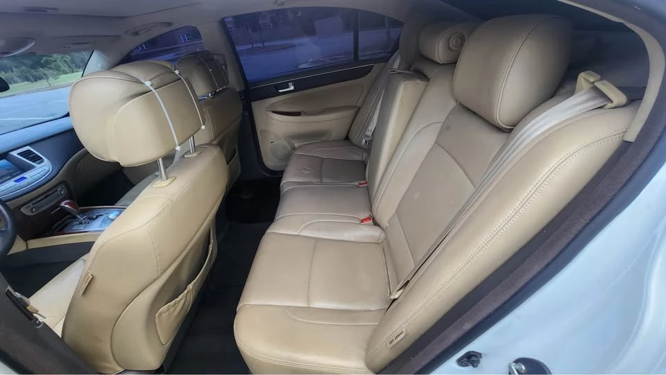 2013 Hyundai Genesis - Image 9 of 12