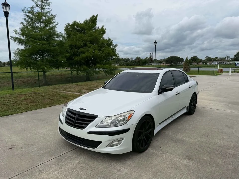 2013 Hyundai Genesis - Image 2 of 13