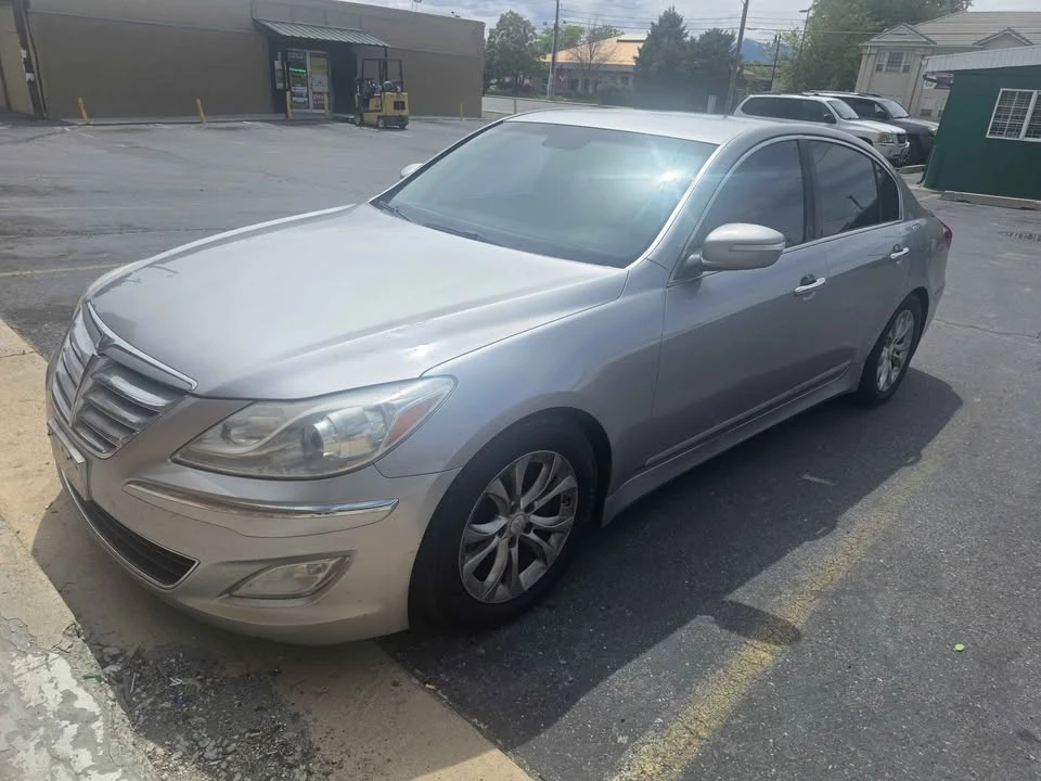2013 Hyundai Genesis - Image 2 of 8