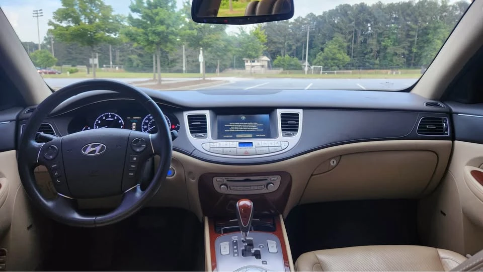 2013 Hyundai Genesis - Image 11 of 12
