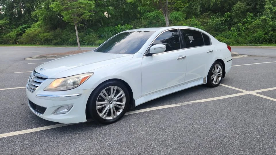 2013 Hyundai Genesis - Image 5 of 12