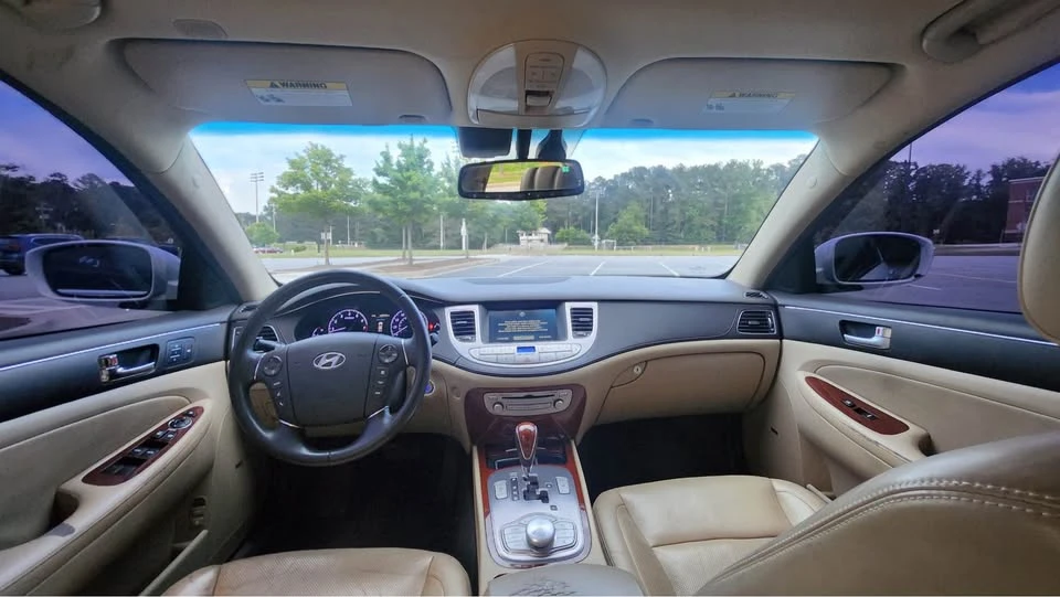 2013 Hyundai Genesis - Image 10 of 12