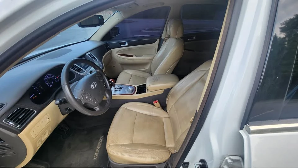 2013 Hyundai Genesis - Image 8 of 12