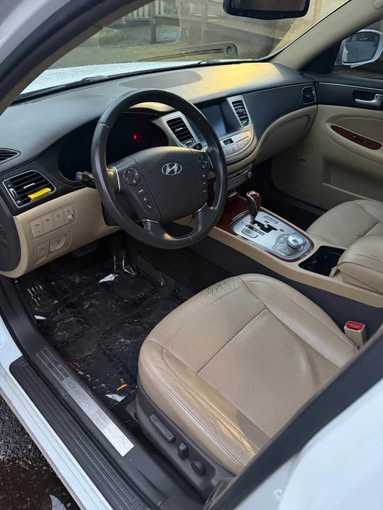 2013 Hyundai Genesis - Image 8 of 10