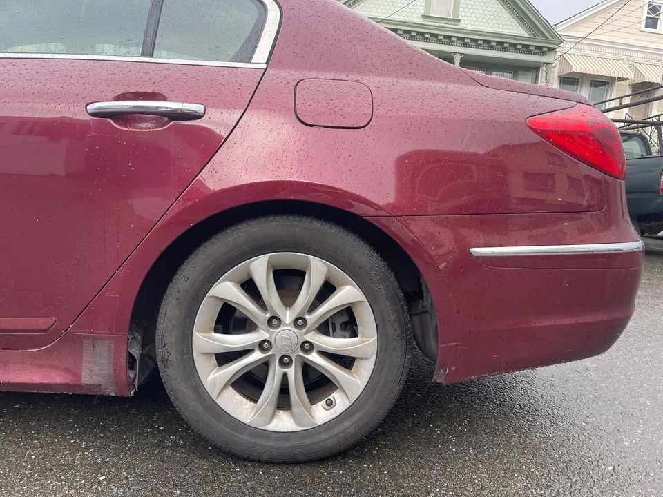 2013 Hyundai Genesis - Image 7 of 18
