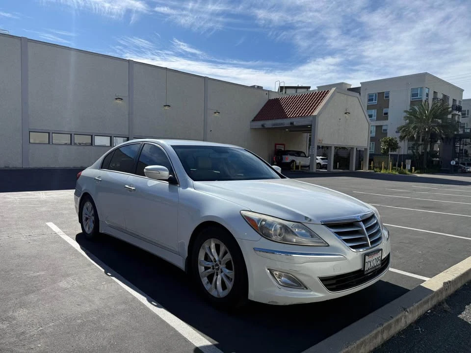 2013 Hyundai Genesis - Image 3 of 11