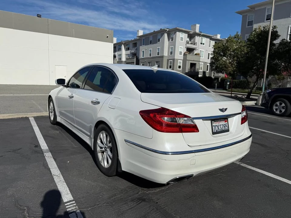 2013 Hyundai Genesis - Image 4 of 11