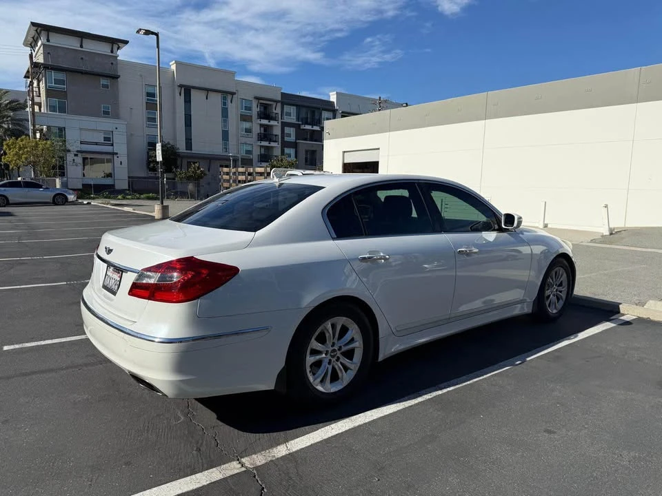 2013 Hyundai Genesis - Image 5 of 11
