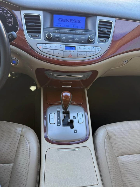 2013 Hyundai Genesis - Image 7 of 11