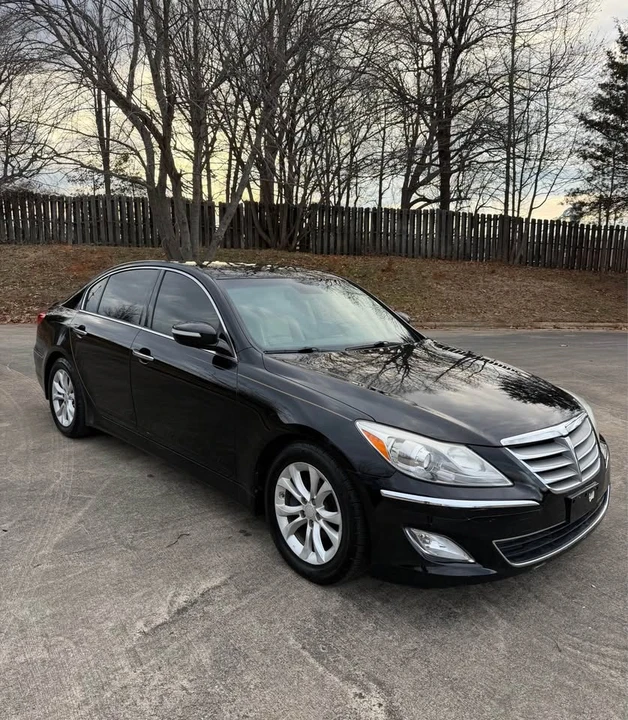 2013 Hyundai Genesis - Image 12 of 13